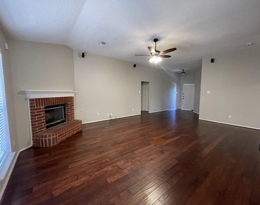 1405 High Crest Drive - Photo Thumbnail 2