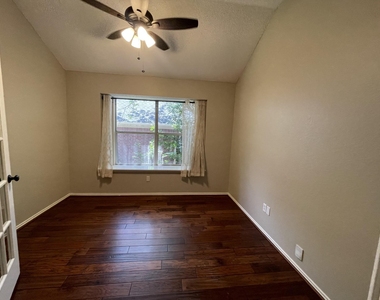 1405 High Crest Drive - Photo Thumbnail 11