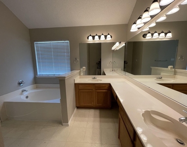 1405 High Crest Drive - Photo Thumbnail 6