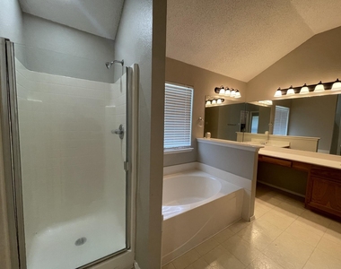1405 High Crest Drive - Photo Thumbnail 7