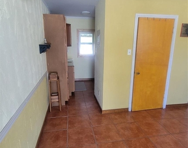 895 College Farm Road - Photo Thumbnail 2