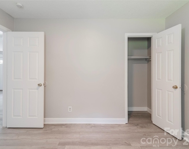 2517 Hemphill Street - Photo Thumbnail 10