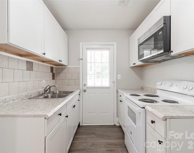 2517 Hemphill Street - Photo Thumbnail 13