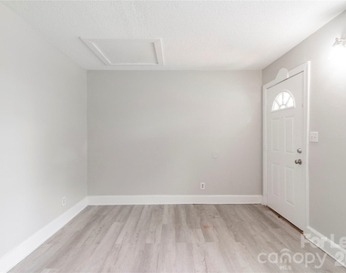 2517 Hemphill Street - Photo Thumbnail 3