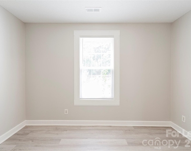 2517 Hemphill Street - Photo Thumbnail 12