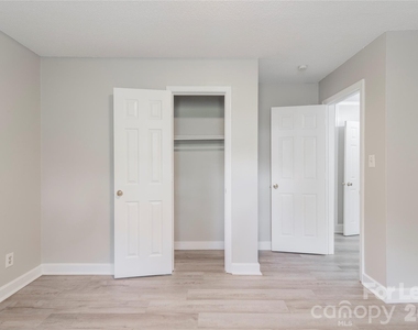 2517 Hemphill Street - Photo Thumbnail 8