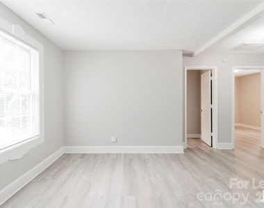 2517 Hemphill Street - Photo Thumbnail 4