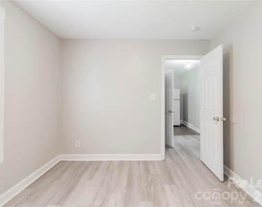 2517 Hemphill Street - Photo Thumbnail 11
