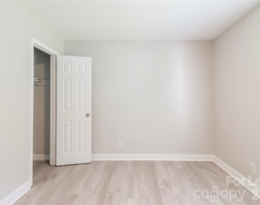 2517 Hemphill Street - Photo Thumbnail 9