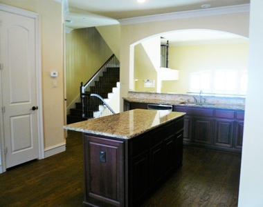 7915 Osborn Parkway - Photo Thumbnail 4