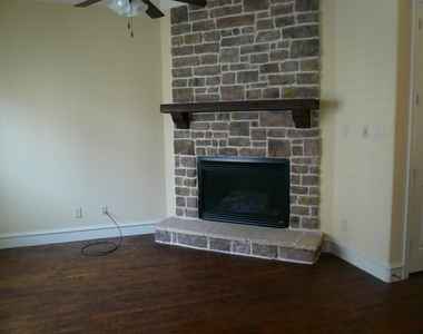 7915 Osborn Parkway - Photo Thumbnail 3