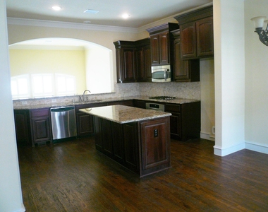 7915 Osborn Parkway - Photo Thumbnail 2