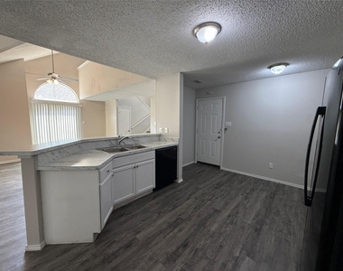 4307 Scarsdale Lane - Photo Thumbnail 9