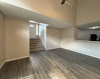 4307 Scarsdale Lane - Photo Thumbnail 3