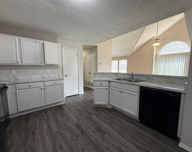 4307 Scarsdale Lane - Photo Thumbnail 10