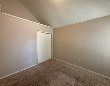 4307 Scarsdale Lane - Photo Thumbnail 13