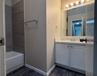 4307 Scarsdale Lane - Photo Thumbnail 21