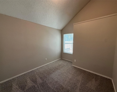 4307 Scarsdale Lane - Photo Thumbnail 12