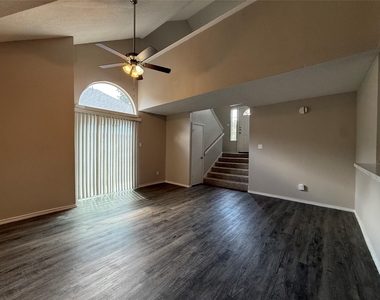 4307 Scarsdale Lane - Photo Thumbnail 4