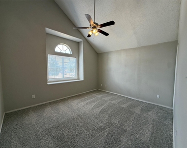 4307 Scarsdale Lane - Photo Thumbnail 17