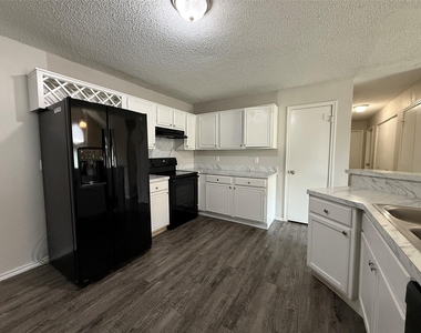 4307 Scarsdale Lane - Photo Thumbnail 11