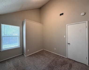 4307 Scarsdale Lane - Photo Thumbnail 14