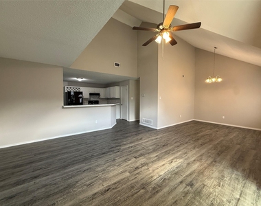 4307 Scarsdale Lane - Photo Thumbnail 6