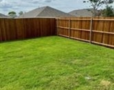 7701 Thornton Drive - Photo Thumbnail 3
