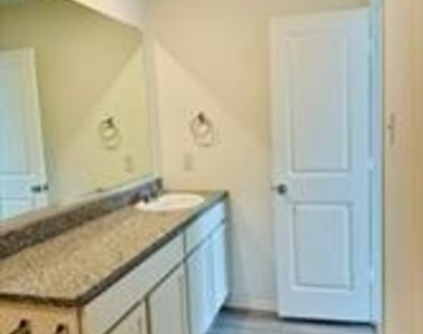 7701 Thornton Drive - Photo Thumbnail 10