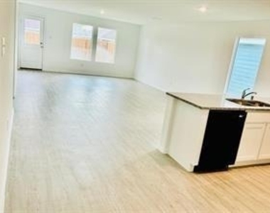 7701 Thornton Drive - Photo Thumbnail 16