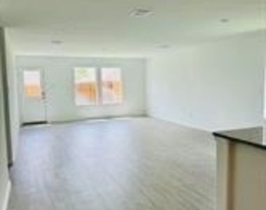 7701 Thornton Drive - Photo Thumbnail 13