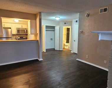 9520 Royal Lane - Photo Thumbnail 6
