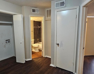 9520 Royal Lane - Photo Thumbnail 2