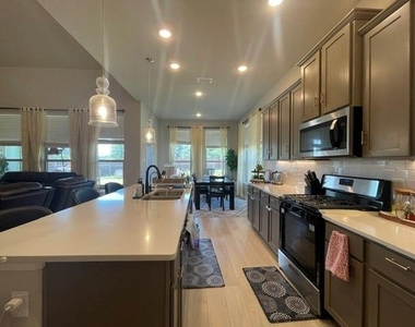 2924 Spirit Woods Lane - Photo Thumbnail 15