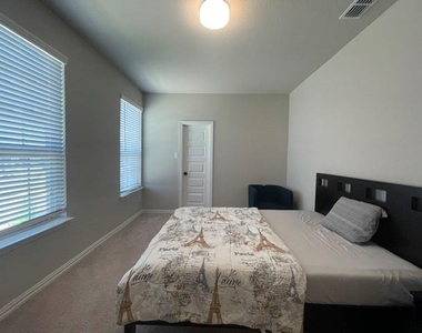 2924 Spirit Woods Lane - Photo Thumbnail 30