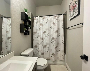 2924 Spirit Woods Lane - Photo Thumbnail 4
