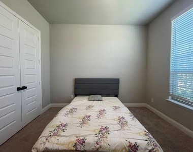 2924 Spirit Woods Lane - Photo Thumbnail 7