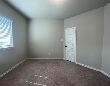 2924 Spirit Woods Lane - Photo Thumbnail 31