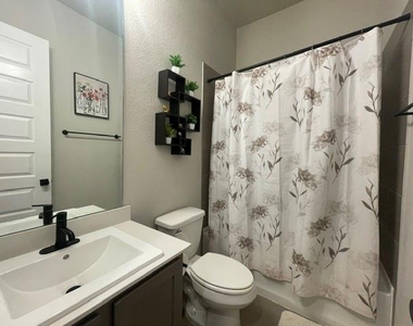 2924 Spirit Woods Lane - Photo Thumbnail 5