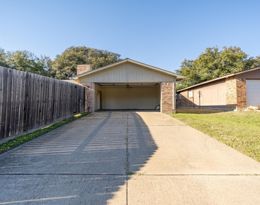 6218 Fallbrook Drive - Photo Thumbnail 27