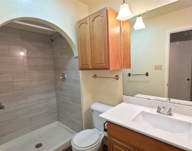 6218 Fallbrook Drive - Photo Thumbnail 13