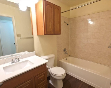 6218 Fallbrook Drive - Photo Thumbnail 18