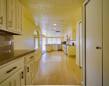 6218 Fallbrook Drive - Photo Thumbnail 10