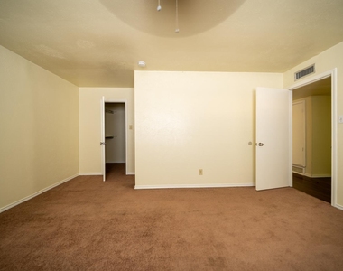 6218 Fallbrook Drive - Photo Thumbnail 11