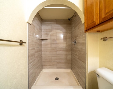 6218 Fallbrook Drive - Photo Thumbnail 14