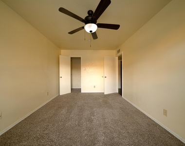 6218 Fallbrook Drive - Photo Thumbnail 16