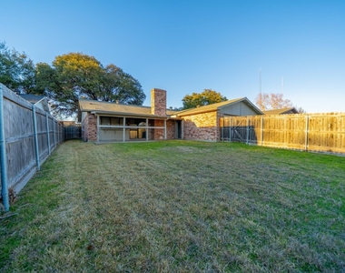 6218 Fallbrook Drive - Photo Thumbnail 23
