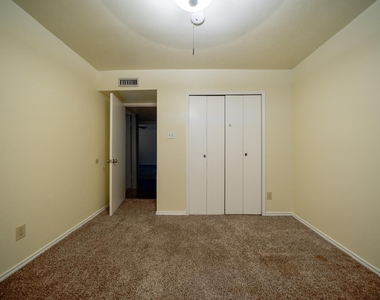 6218 Fallbrook Drive - Photo Thumbnail 19