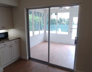 719 Se Stypman Boulevard - Photo Thumbnail 6