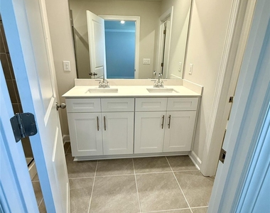 1719 Braemar Village Drive - Photo Thumbnail 15